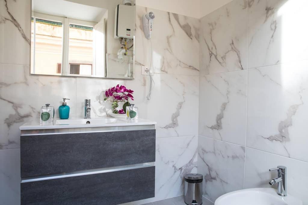 Pink Intimate Jacuzzi Suite Trastevere - Top Collection Rome Bagian luar foto