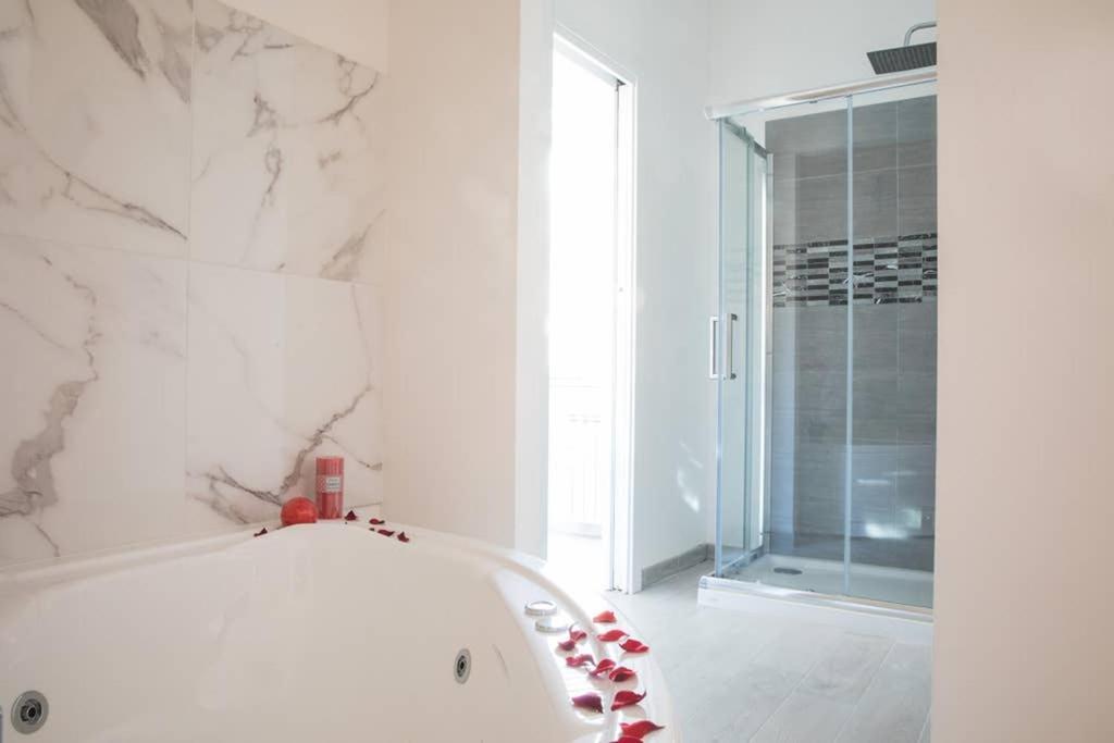 Pink Intimate Jacuzzi Suite Trastevere - Top Collection Rome Bagian luar foto